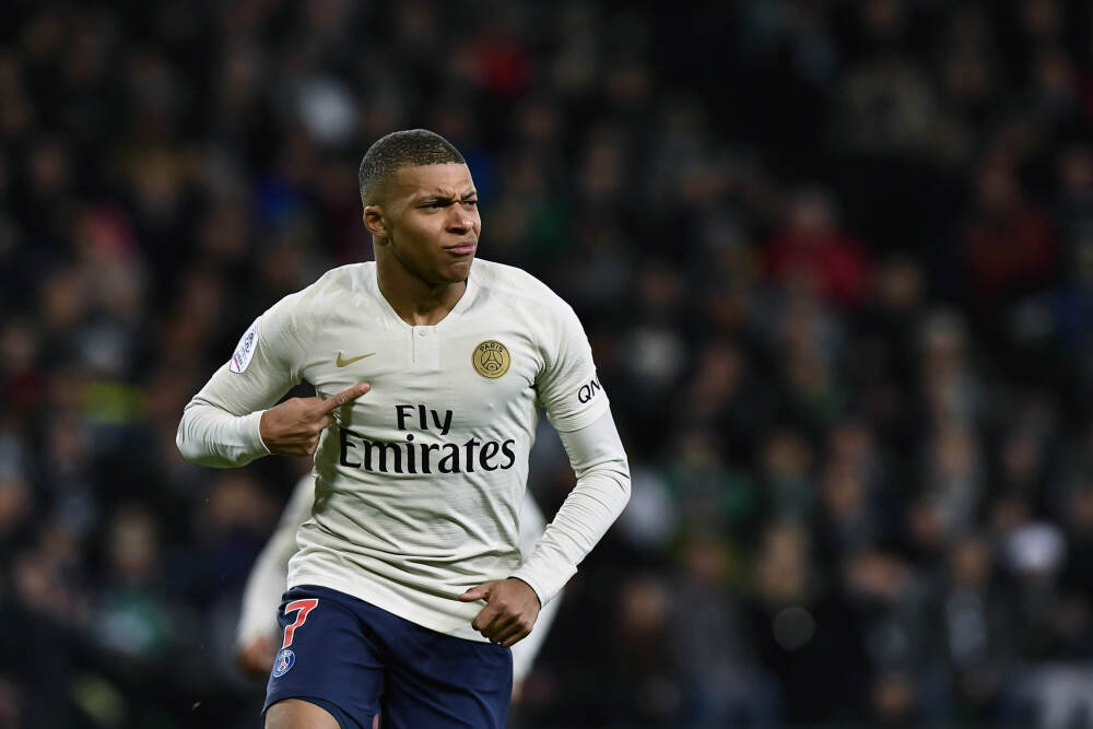 10月28日外盘头条：金价跌破4000美元 亚马逊计划裁员3万人 高通发布人工智能芯片 卢克石油拟出售国际资产